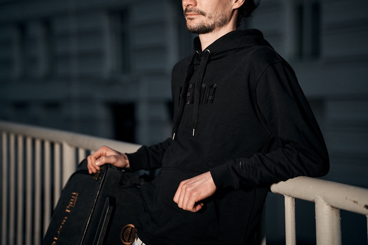 HEMA BLACK - Umweltfreundlicher Unisex-Kapuzenpullover