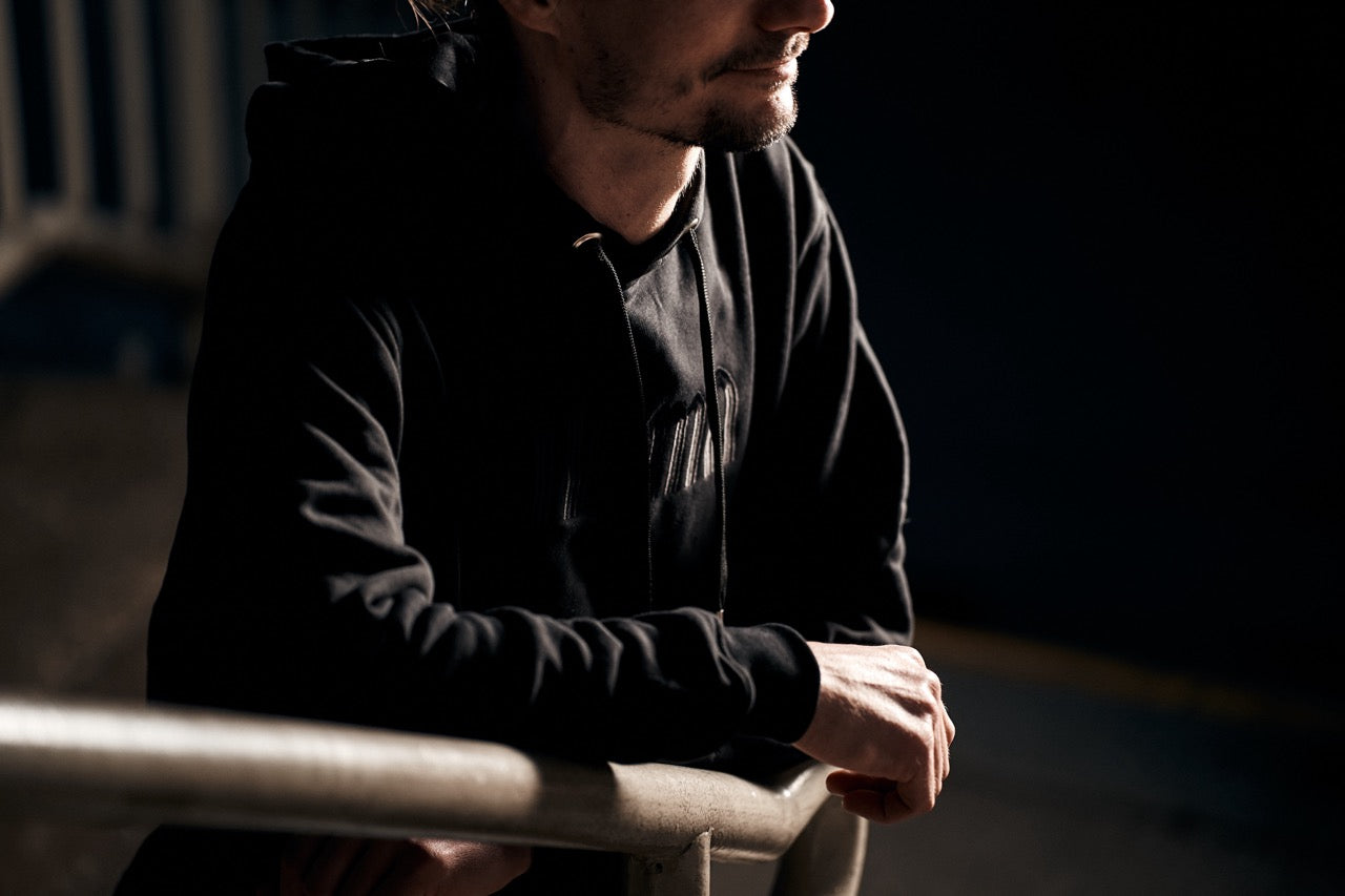 HEMA BLACK - Umweltfreundlicher Unisex-Kapuzenpullover